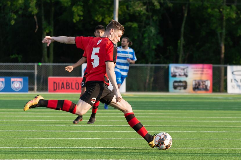 James Doyle of the Denton Diablos switches the ball against Fort Worth Vaqueros. (5-18-19)