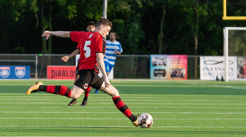 James Doyle of the Denton Diablos switches the ball against Fort Worth Vaqueros. (5-18-19)