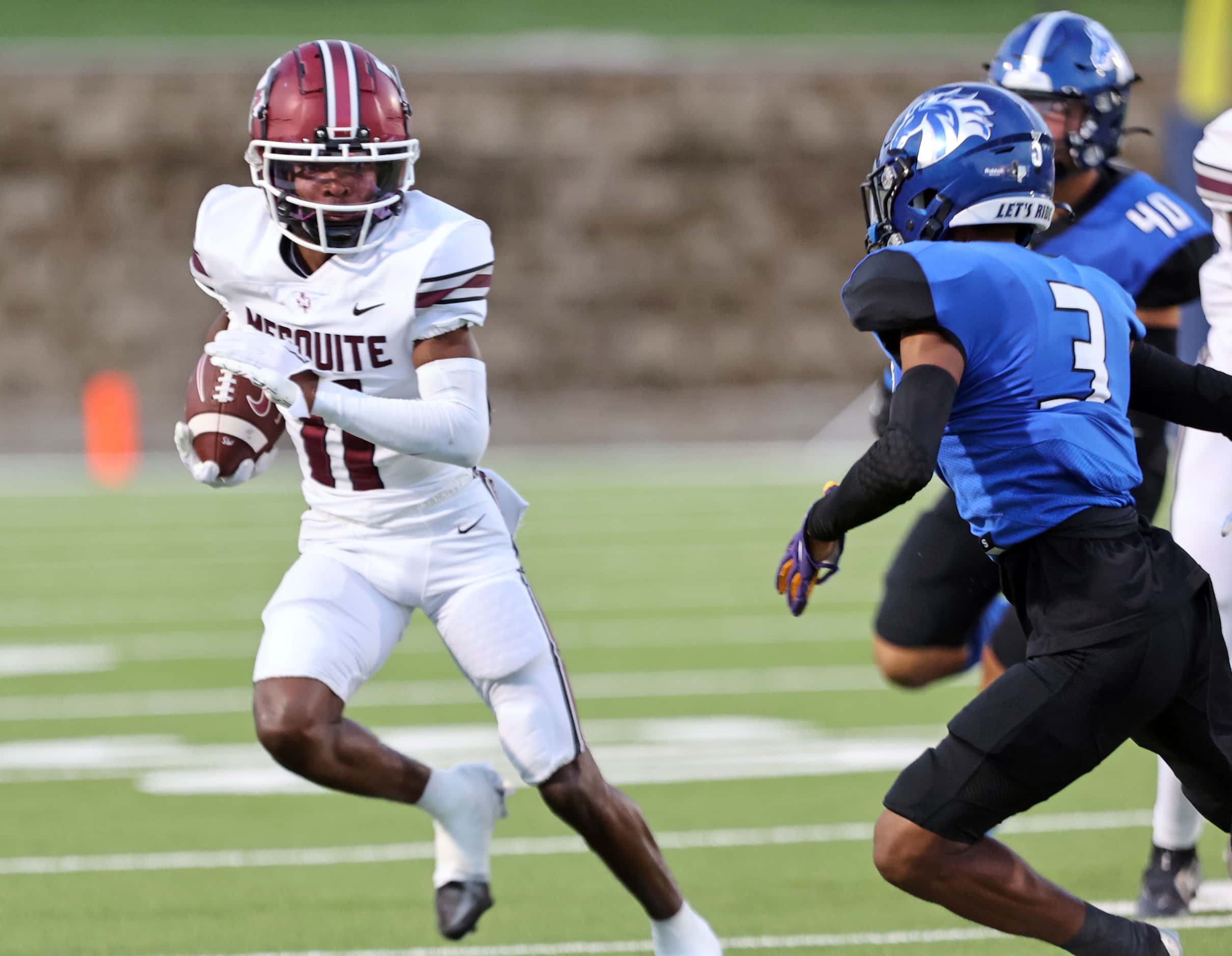 Mesquite High WR Jamarion Woods (11) tries to take the ball around North Mesquite High’s...