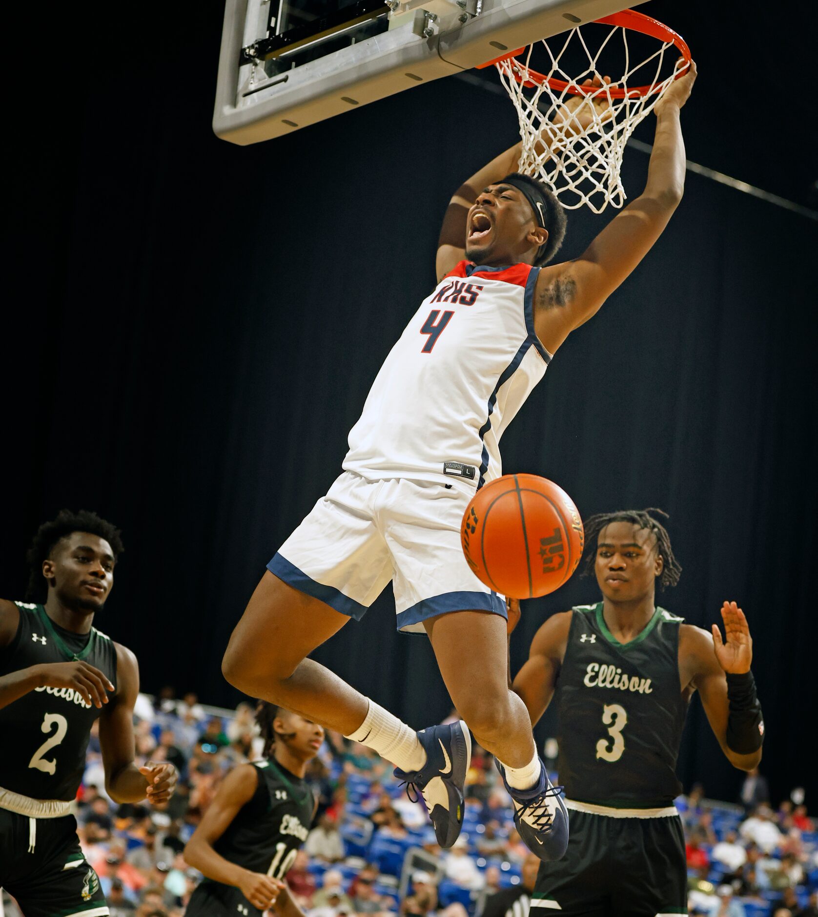 Dallas Kimball DaCannon Wickware (4) celebrates a dunk as he drove past Killeen Ellison...