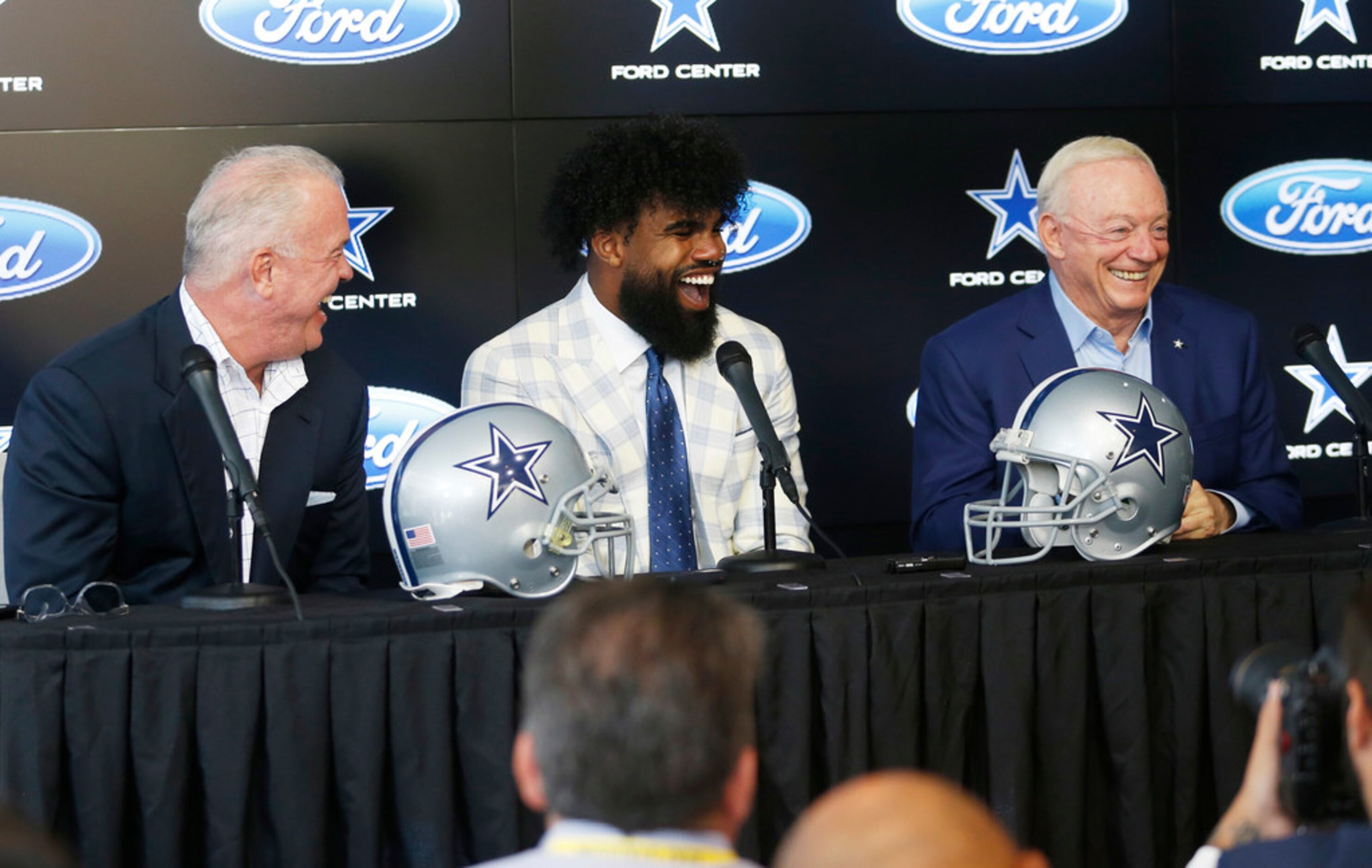 Dallas Cowboys executive vice president Stephen Jones, Dallas Cowboys running back Ezekiel...