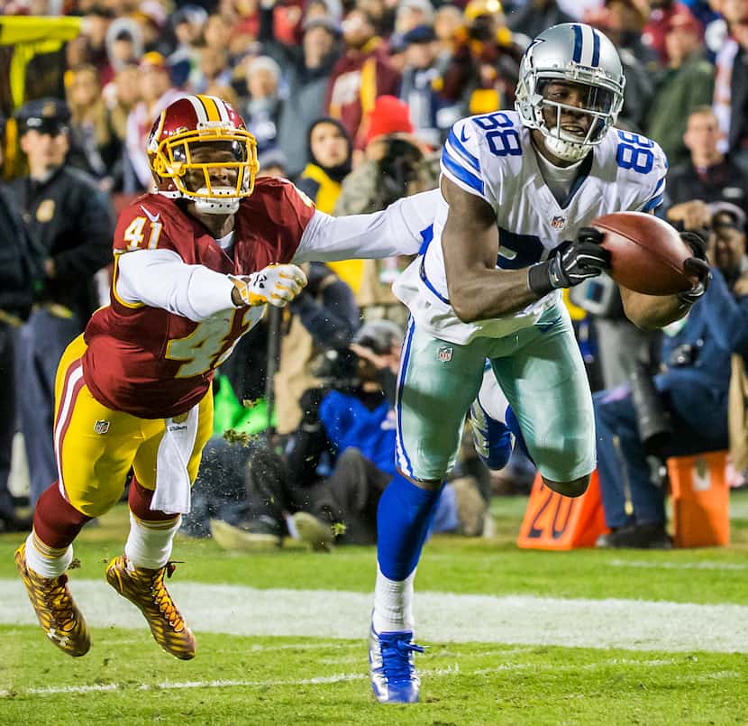 Dallas Cowboys wide receiver Dez Bryant (88) makes the catch on a 42-yard reception as...
