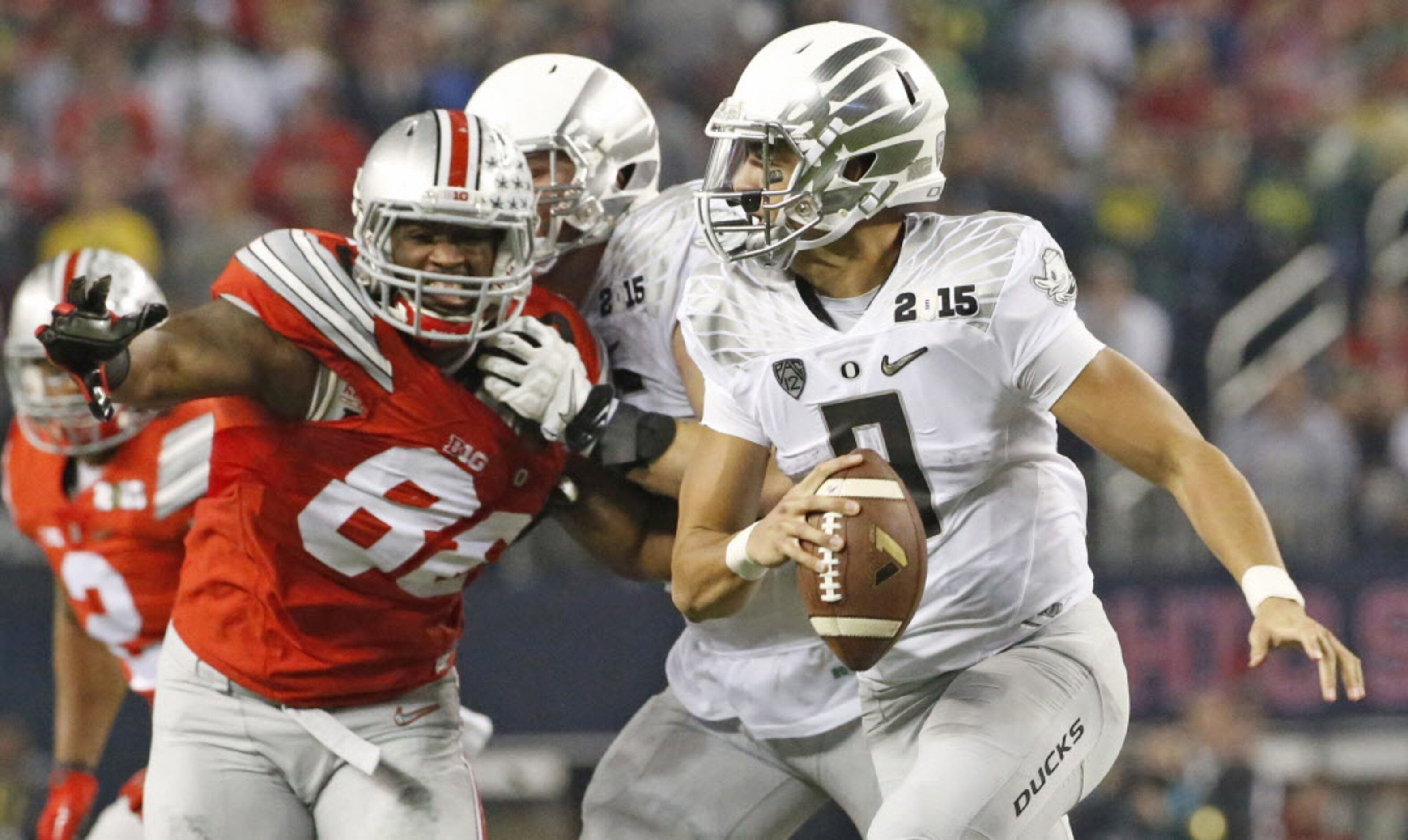 Oregon Ducks quarterback Marcus Mariota (8) looks for a receiver as Ohio State Buckeyes...