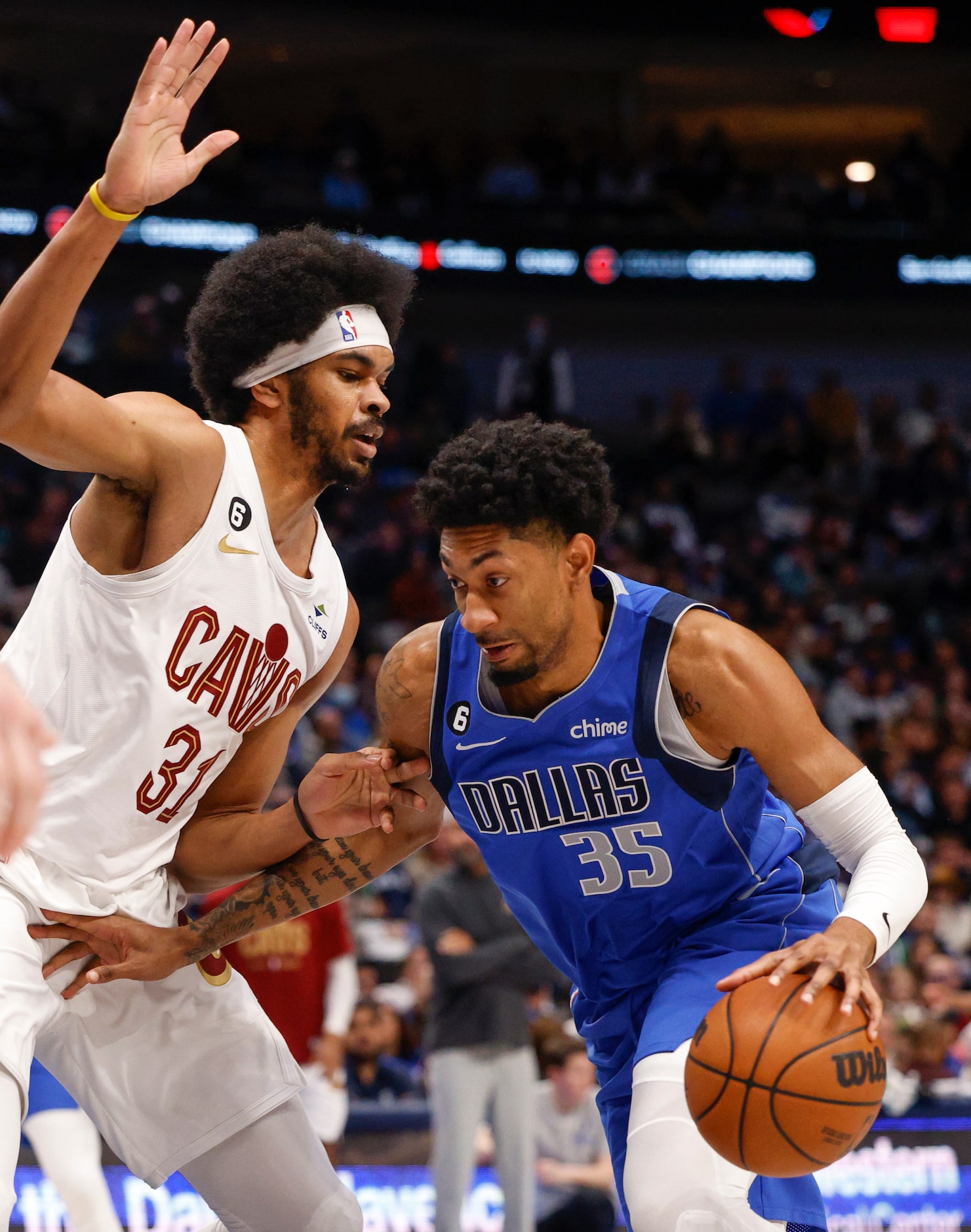 Dallas Mavericks forward Christian Wood (35) drives past Cleveland Cavaliers center Jarrett...