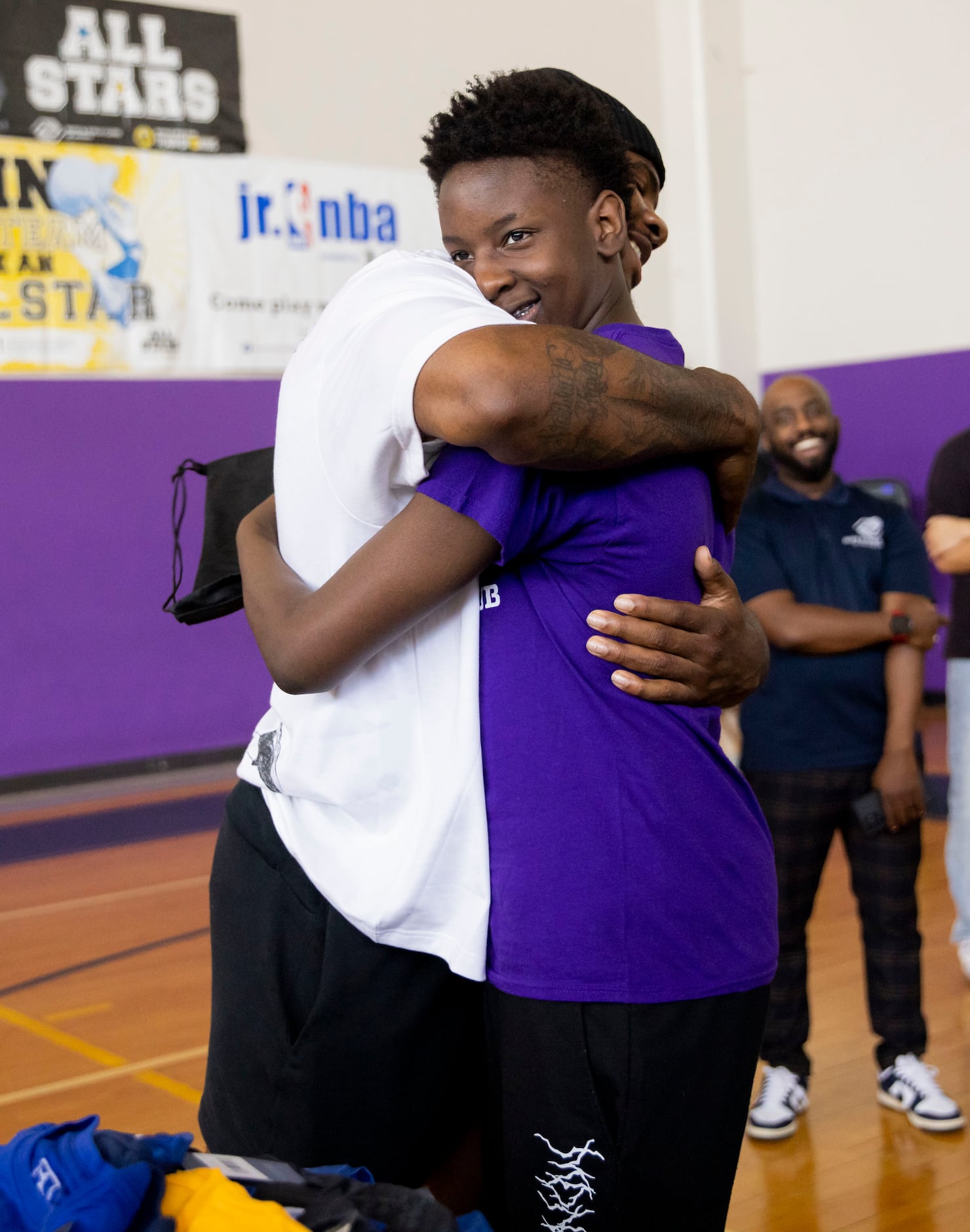 Giving back: See photos of Cowboys' Micah Parsons playing basketball,  giving away gear to fans at the Grand Prairie Boys & Girls Club