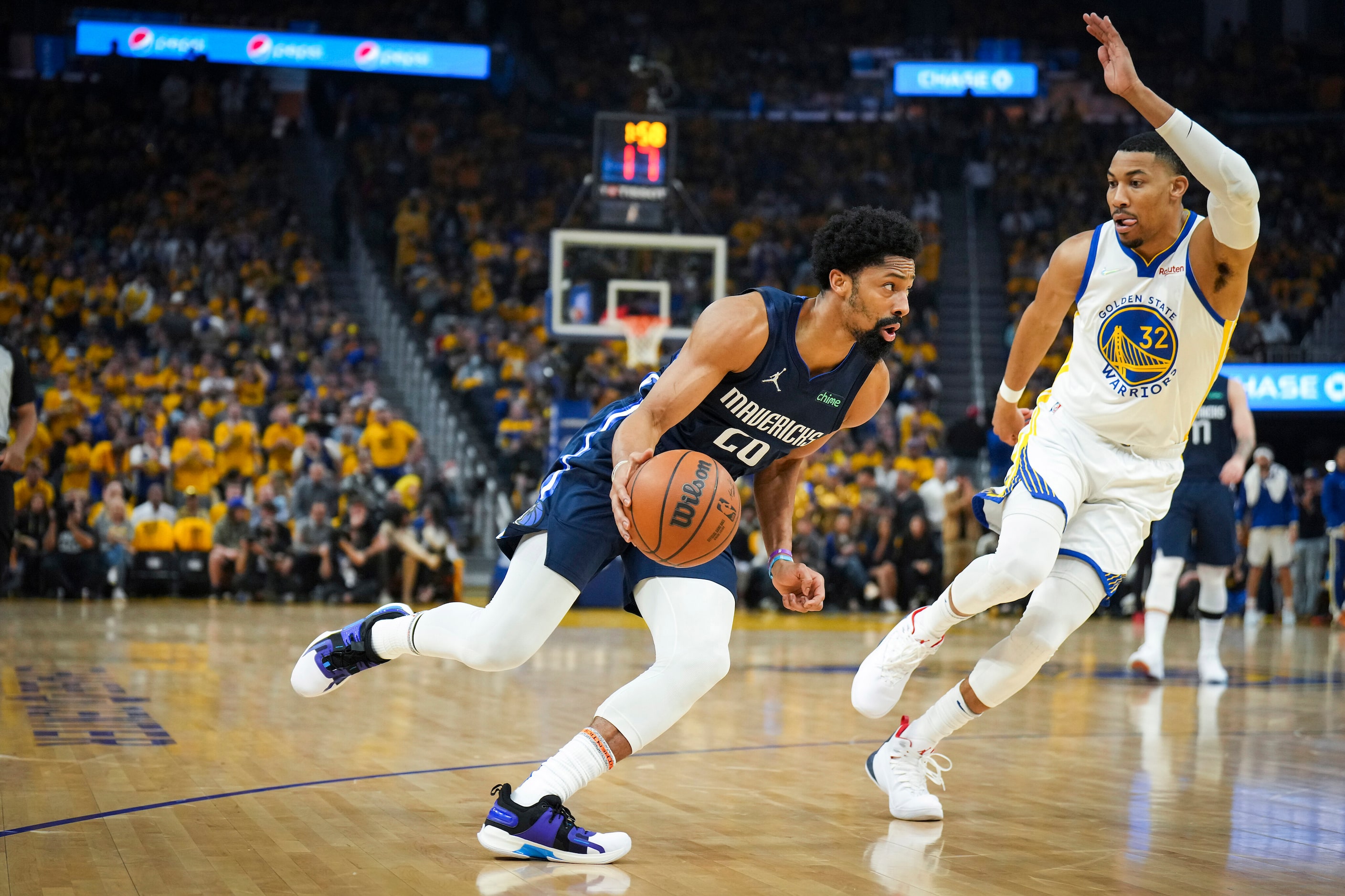 Dallas Mavericks guard Spencer Dinwiddie (26) drives to the basket against Golden State...