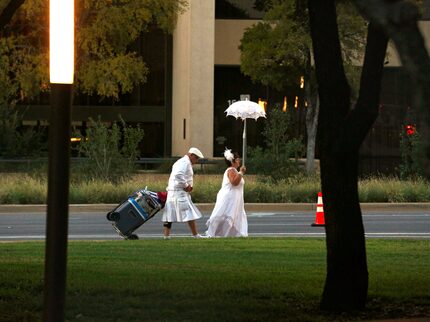 This Diner en Blanc Dallas couple has it figured out: Food goes in a rolling cooler, with...