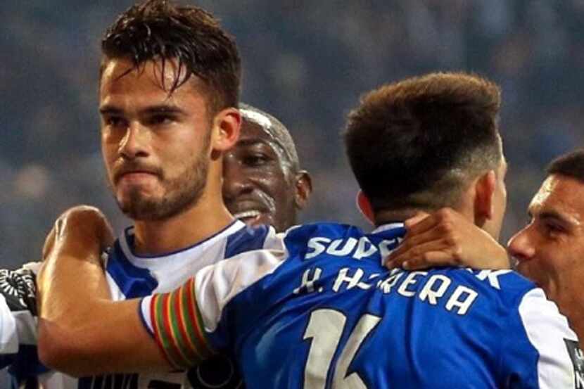 Marca Diego Reyes su primer gol con el Porto. Foto Agencia Reforma
