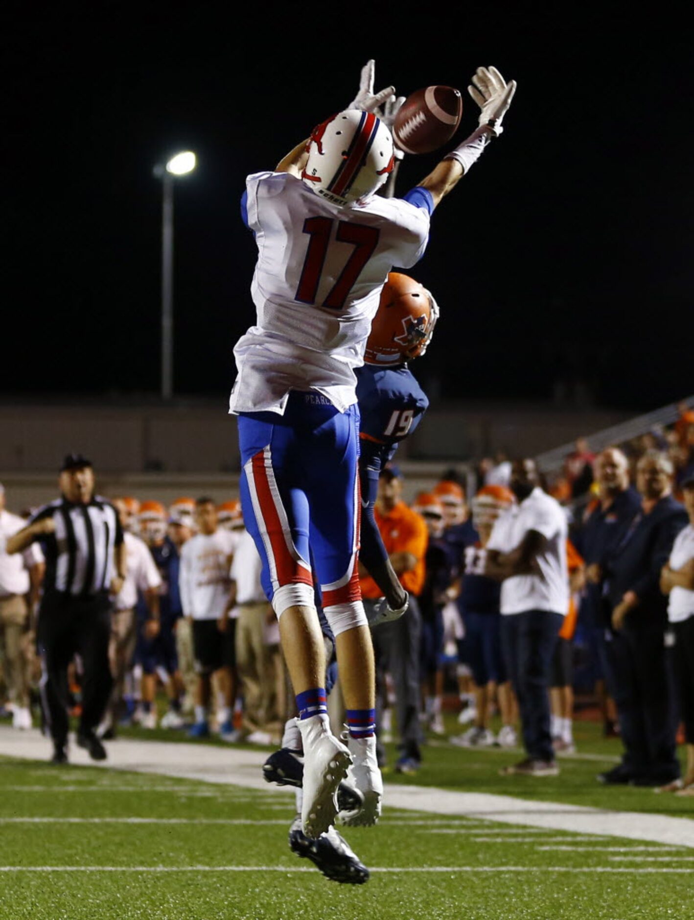 TXHSFB Richardson Pearce wide receiver Cody Benton (17) us unable to make the catch as...