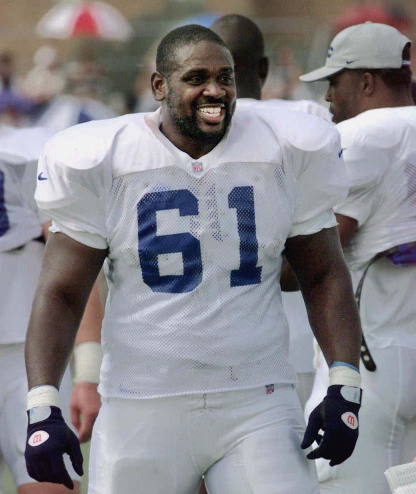 ORG XMIT: DN101 Dallas Cowboys offensive lineman Nate Newton cracks a big smile during a...