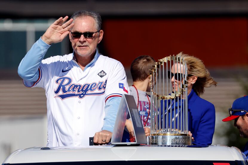 Riding with the Commissioner’s Trophy, Texas Rangers manager Bruce Bochy and his wife Kim...