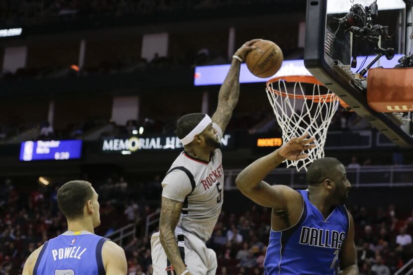 Houston Rockets center Josh Smith (5) dunks on Dallas Mavericks guard Raymond Felton, right,...