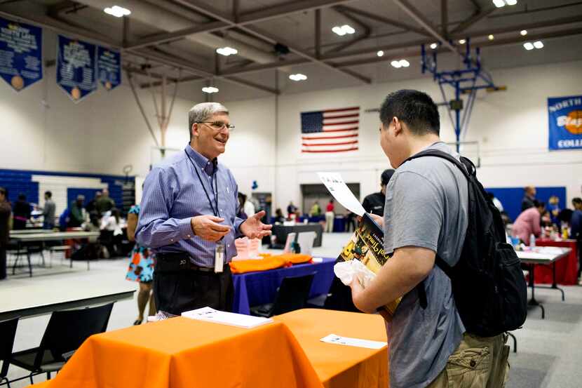 Entre las empresas representadas en la Spring 2019 Career Fair de North Lake College estarán...