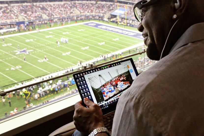 Cowboys hall of famer Emmitt Smith uses Aira technology for the blind and visually impaired...