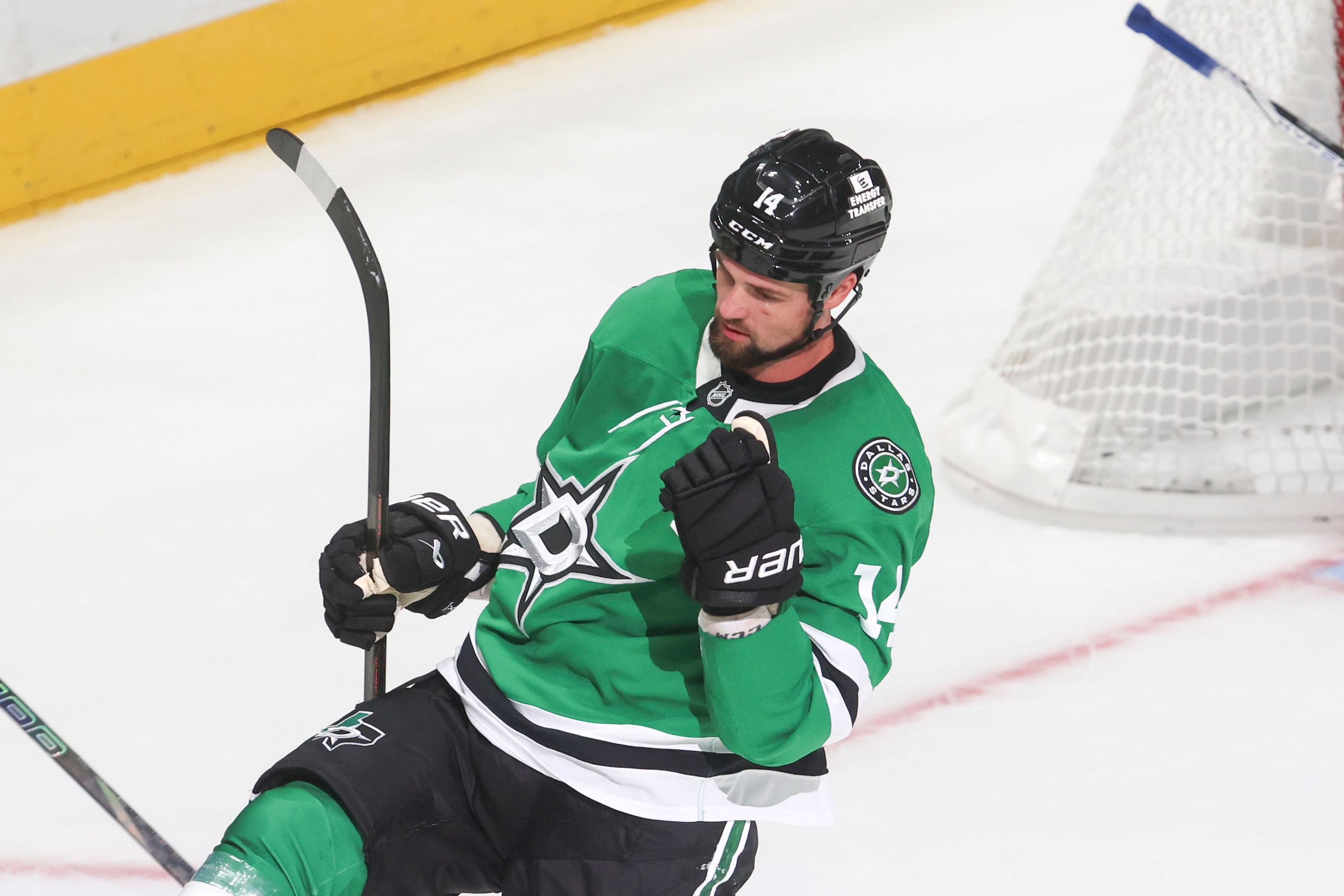 Dallas Stars left wing Jamie Benn (14) celebrates after scoring a goal during the second...