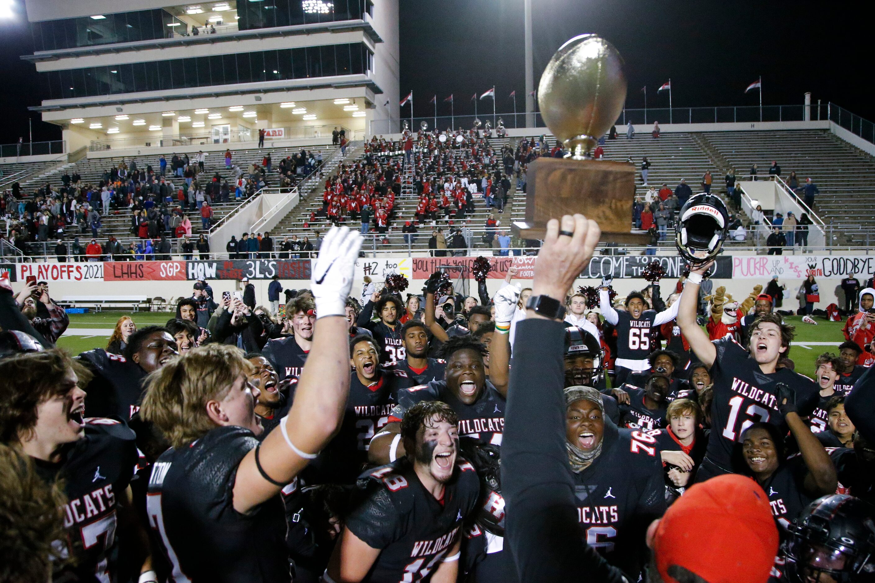 Lake Highlands celebrates a 29-24 win over South Grand Prairie after a Class 6A Division I...