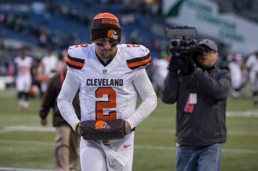 SEATTLE, WA - DECEMBER 20: Quarterback Johnny Manziel #2 of the Cleveland Browns leaves the...