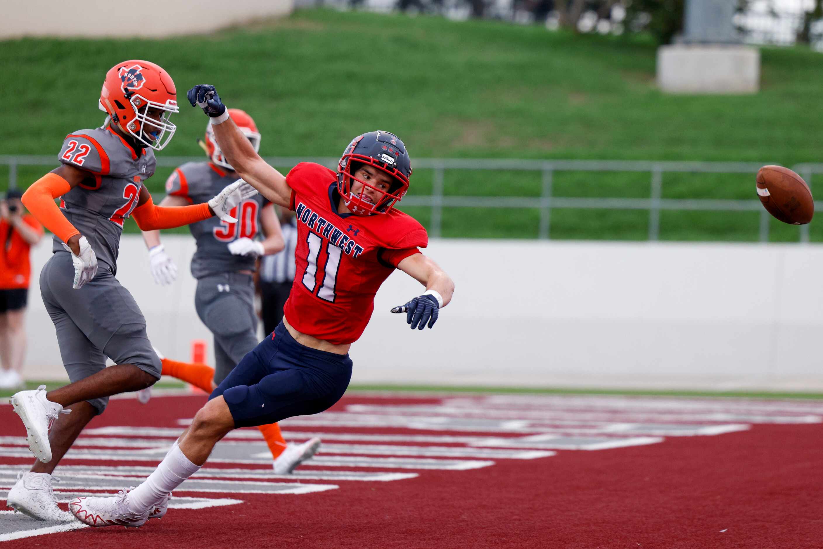 Justin Northwest wide receiver Kenan Reil (11) watches a pass sail overhead as he falls near...