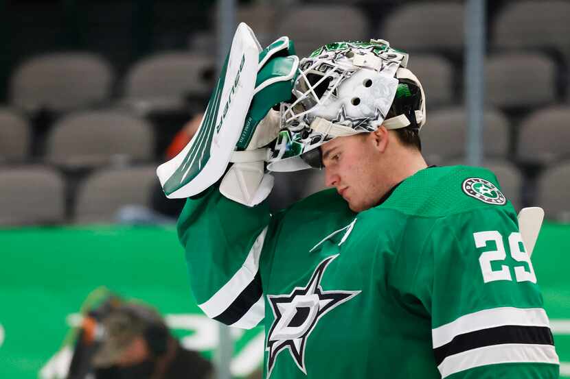 Dallas Stars goaltender Jake Oettinger (29) gets ready for the start of the second period of...
