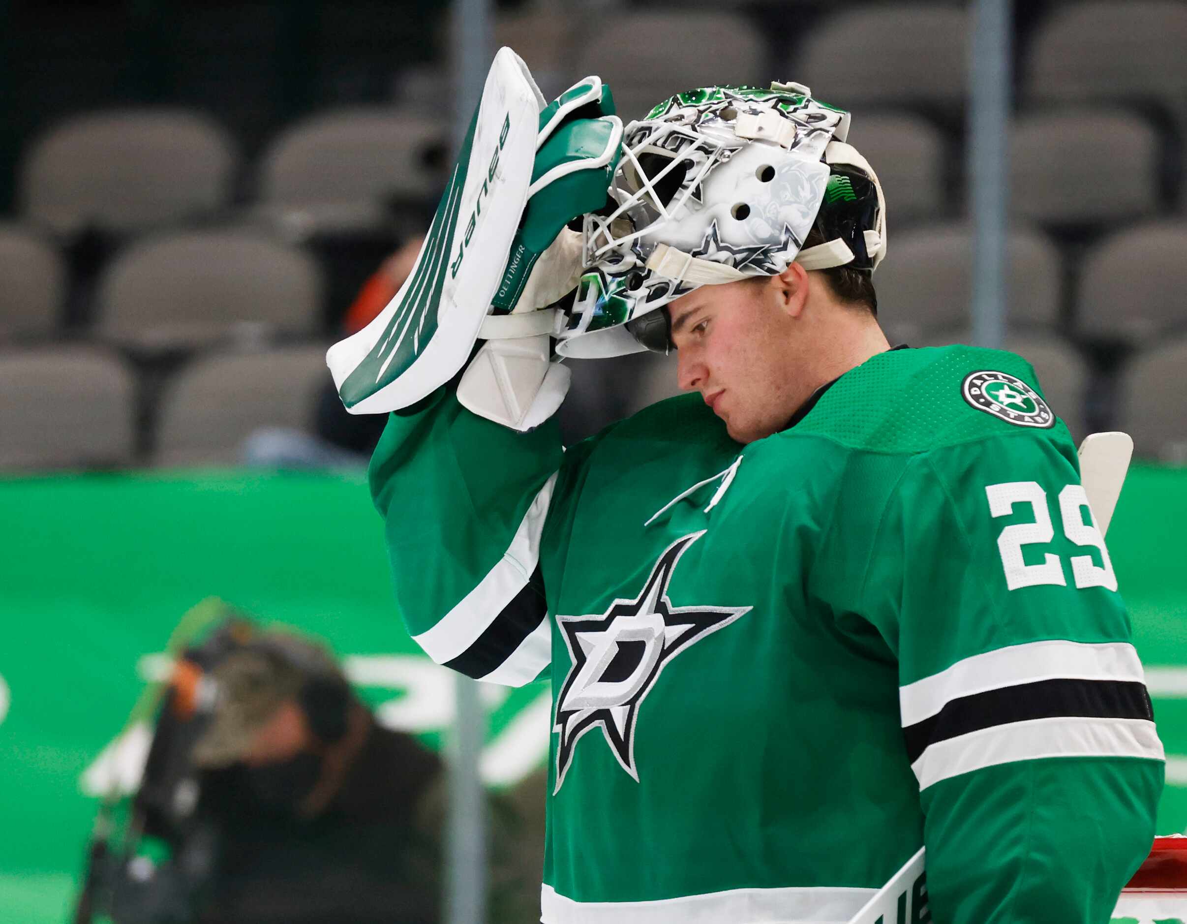 Dallas Stars goaltender Jake Oettinger (29) gets ready for the start of the second period of...