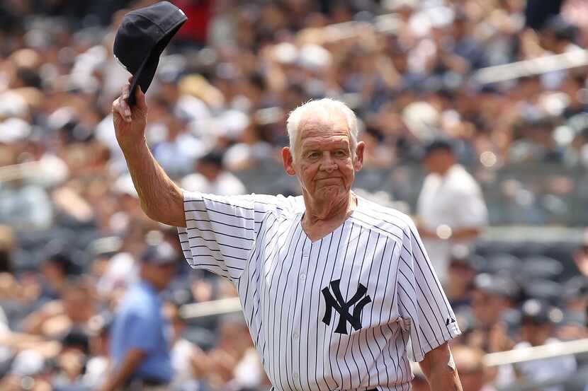 Don Larsen  durante un homenaje que se le rindió el 26 de junio de 2011 en Yankee Stadium.