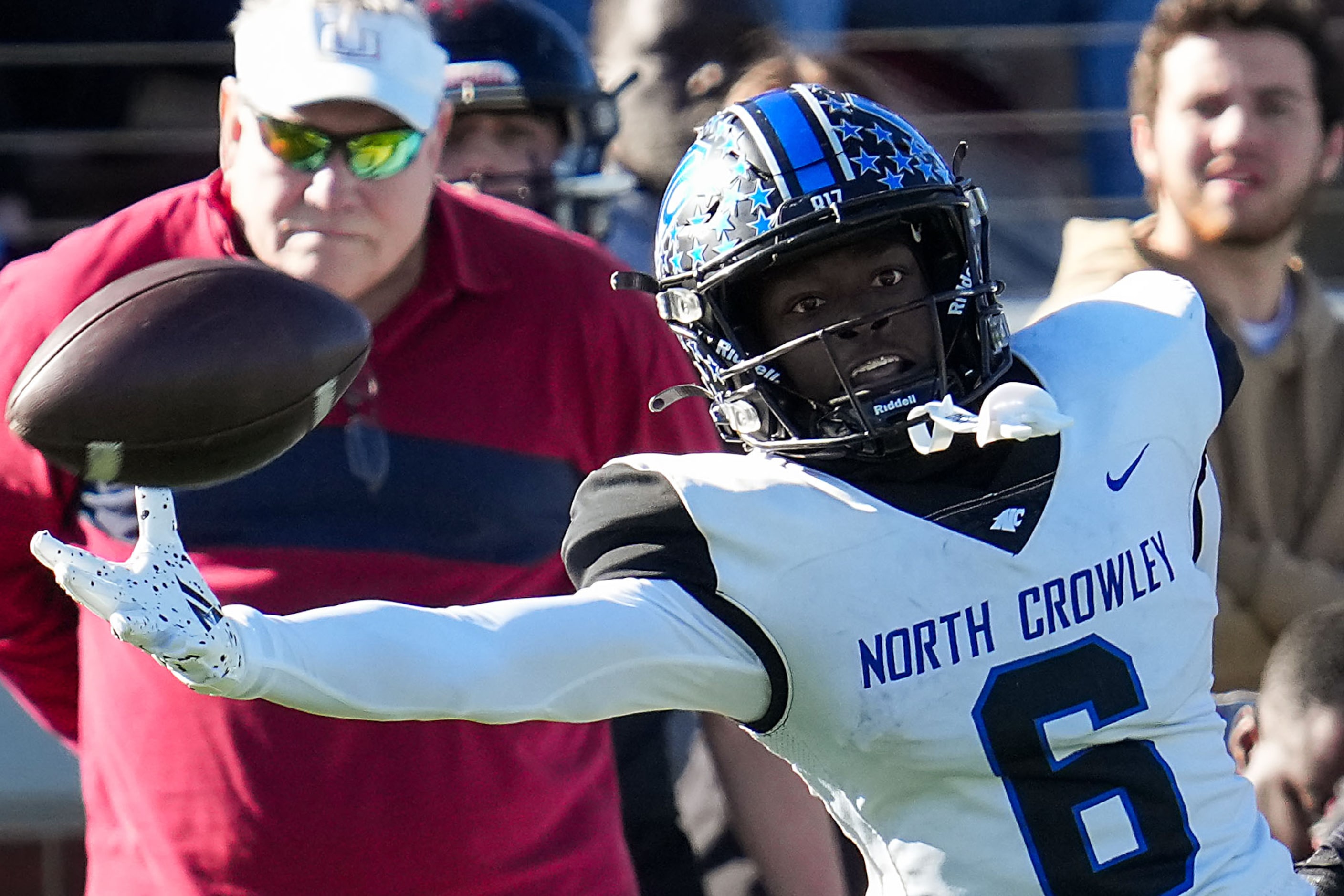 A pass goes out of reach for North Crowley wide receiver Quentin Gibson (6) during the first...