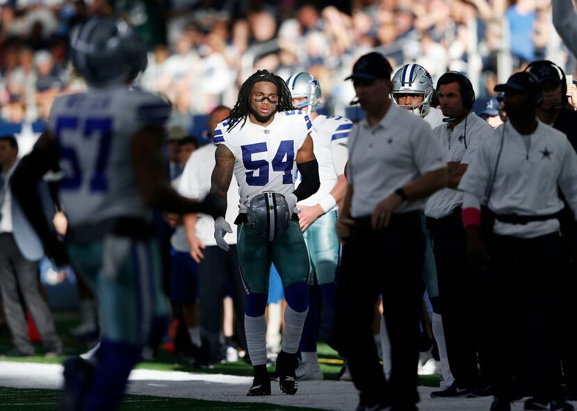 Dallas Cowboys linebacker Jaylon Smith (54) makes his way up the field during the second...