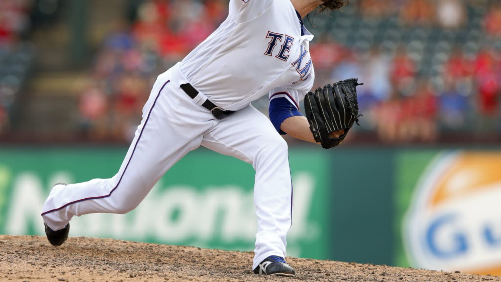 Texas Rangers relief pitcher Tony Barnette (43) throws in the eighth inning against the...