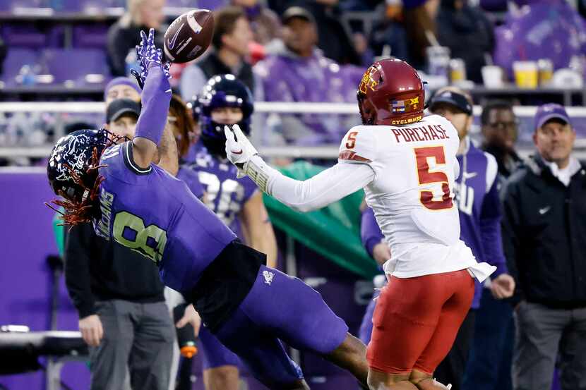 TCU Horned Frogs wide receiver Savion Williams (18) catches a long pass in the third quarter...