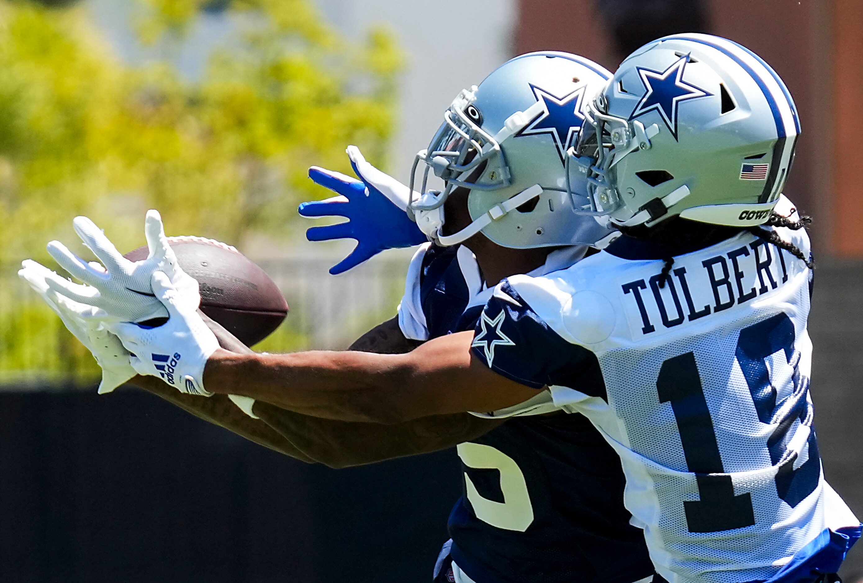 Dallas Cowboys cornerback Nahshon Wright (25) intercepts a pass intended for wide receiver...