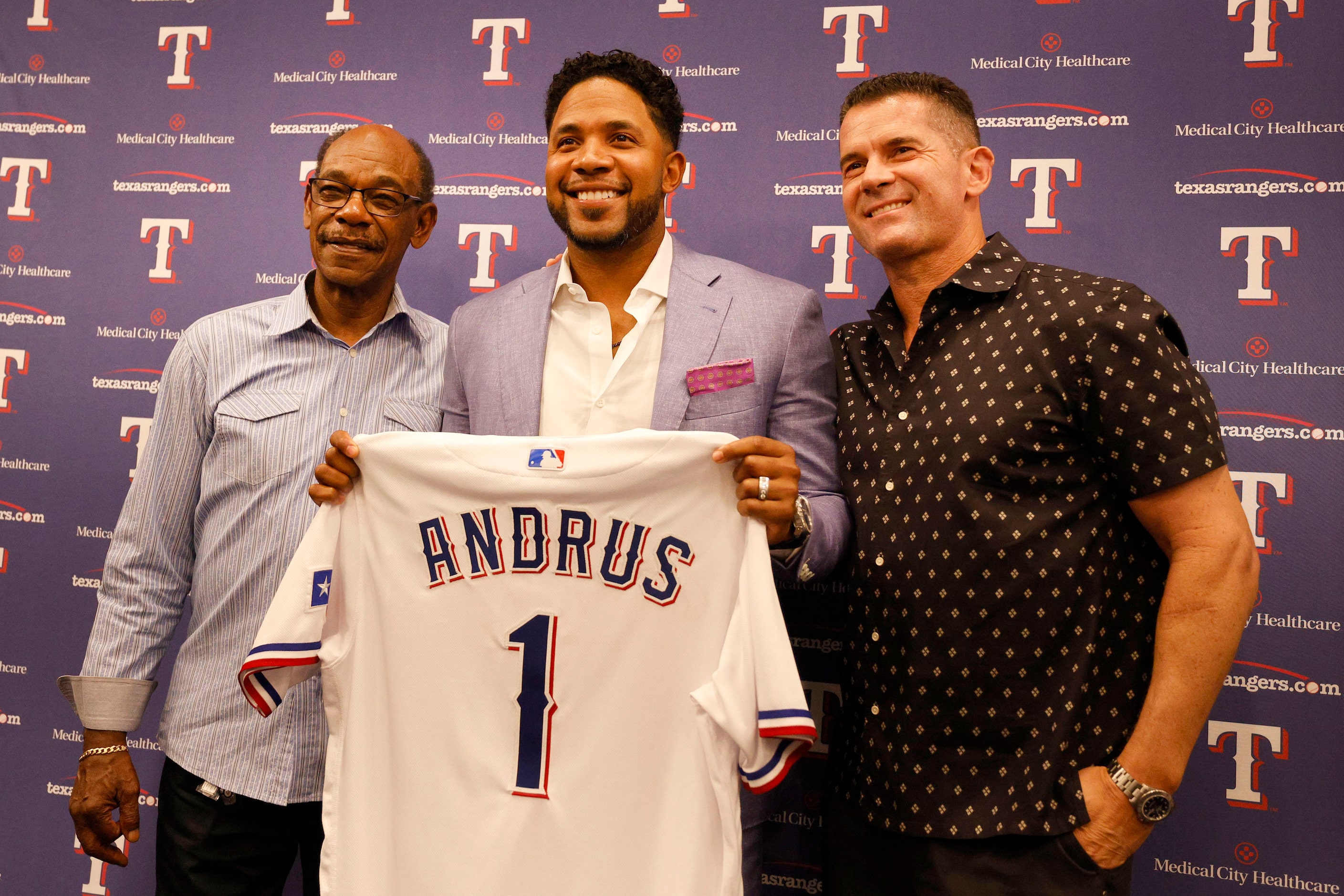 Texas Rangers' Elvis Andrus, center, poses for a photo with Los Angeles Angels Manager, Ron...