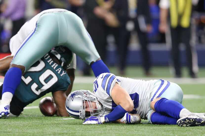 Dallas Cowboys outside linebacker Sean Lee (50) suffered his second concussion of the season...