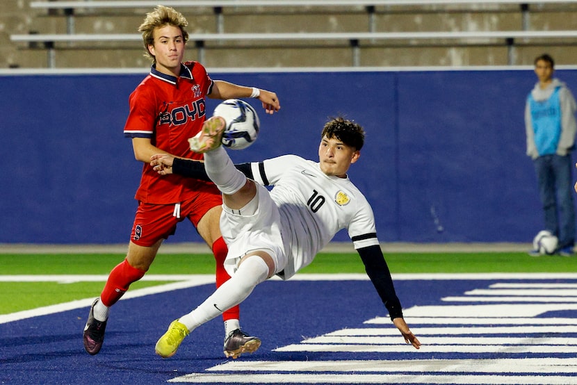 Irving’s Milton Lopez (10) scores a goal past McKinney Boyd midfielder Charles Drew (9)...