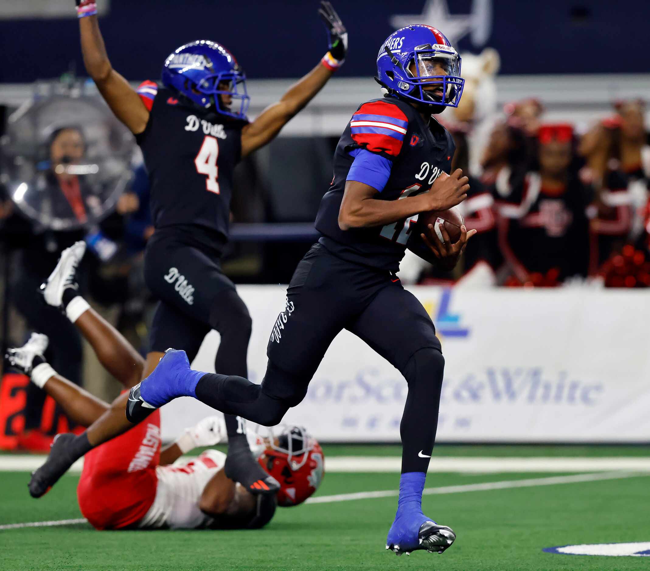 Duncanville quarterback Keelon Russell (12) cruises to a second quarter touchdown against...