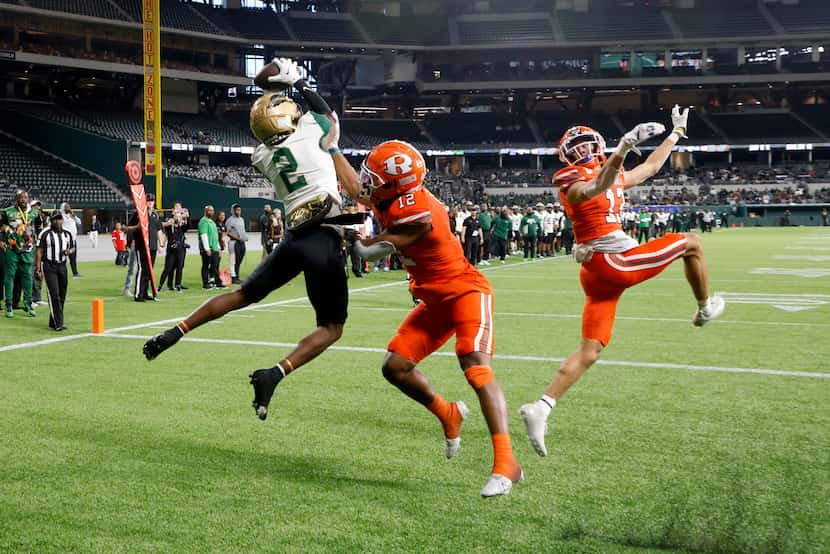 DeSoto receiver Mike Murphy makes a touchdown reception in front of Rockwall defenders Kevin...