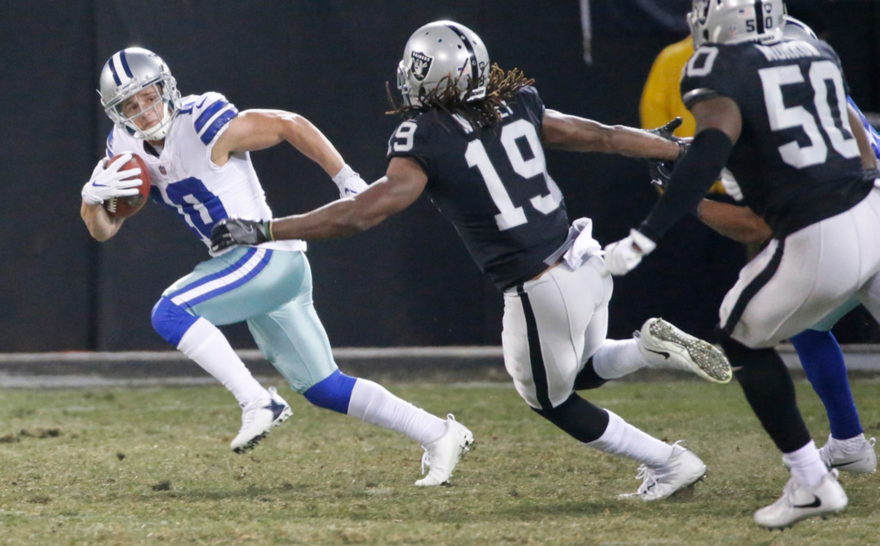 Cowboys Elliott wins PFWA Rookie of Year, Prescott also on rookie team