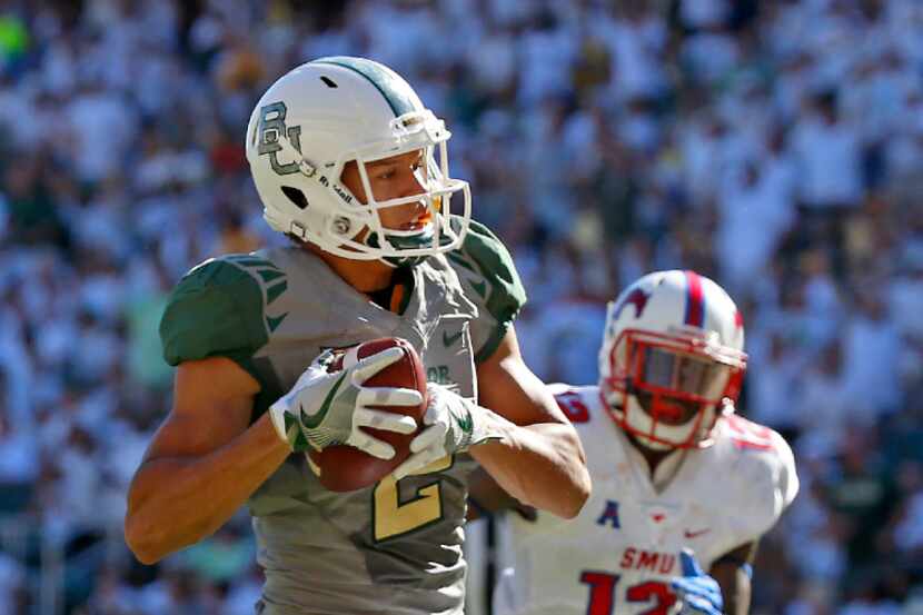 Baylor wide receiver Blake Lynch (2) pulls in a touchdown pass over Southern Methodist...
