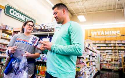 Texas Rangers nutritionist Stephanie Fernandes gives a restaurant guide to starting pitcher...