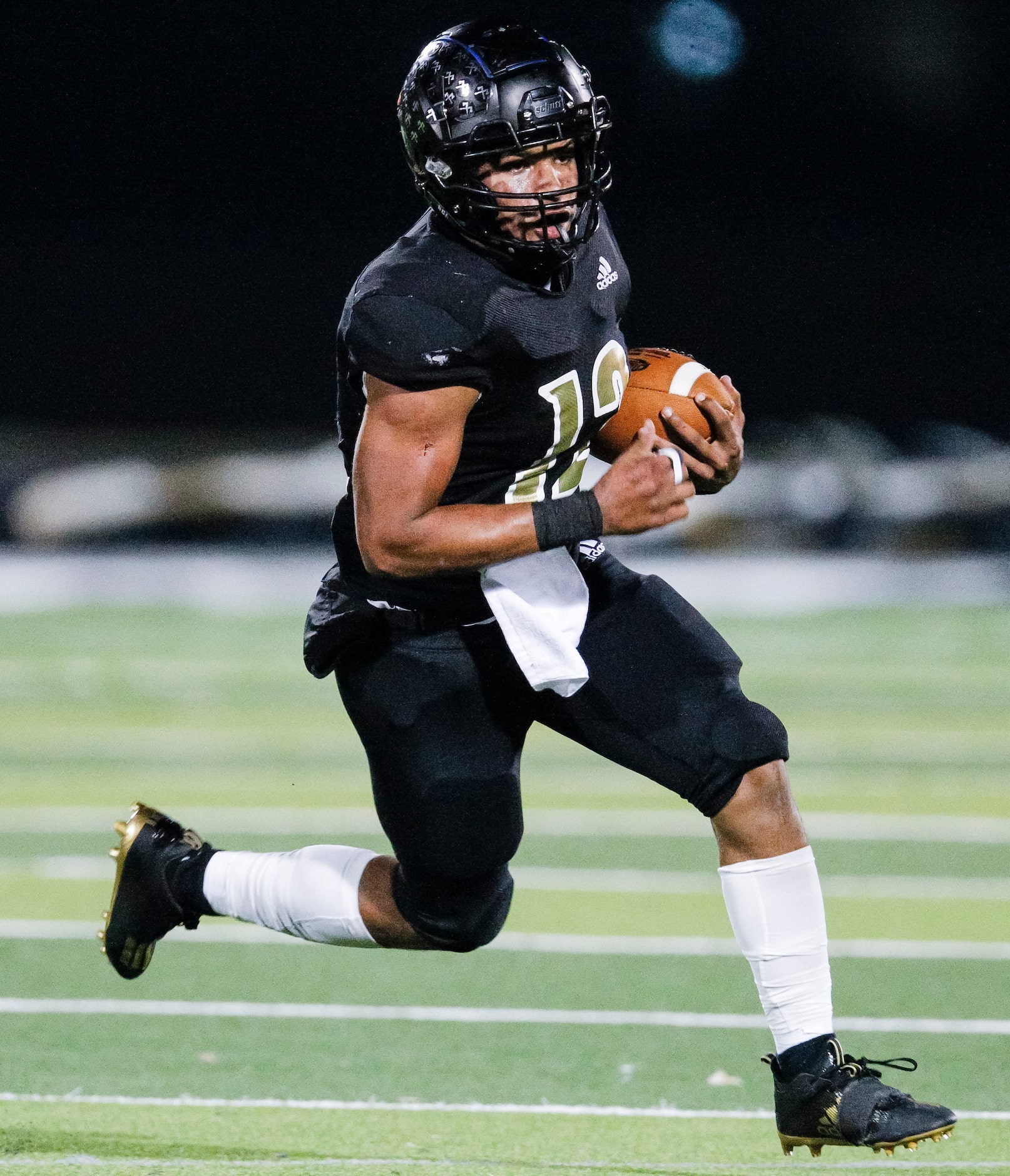 Kaufman senior quarterback Ladamian Bailey (12) carries the ball during the first half of a...