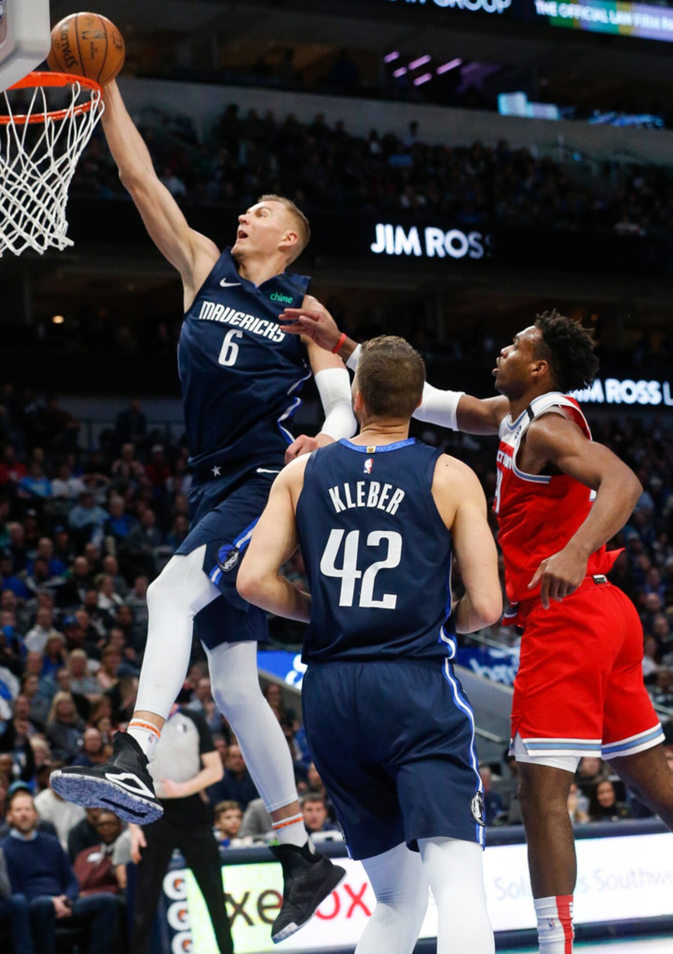 Dallas Mavericks forward Kristaps Porzingis (6) dunks over Sacramento Kings guard De'Aaron...