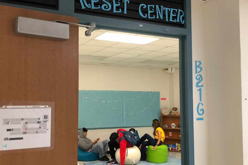 El Reset Center de Thomas Jefferson es una de varias aulas terapéuticas en el distrito...