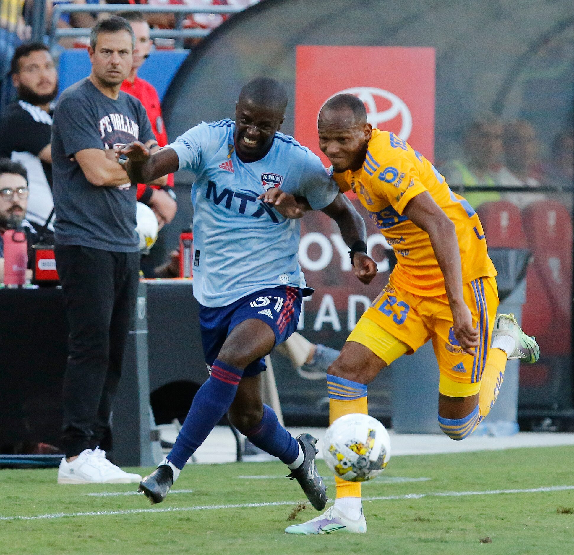 FC Dallas head coach Nico Estevez (left) looks on as FC Dallas defender Nanú (31) and Tjgres...