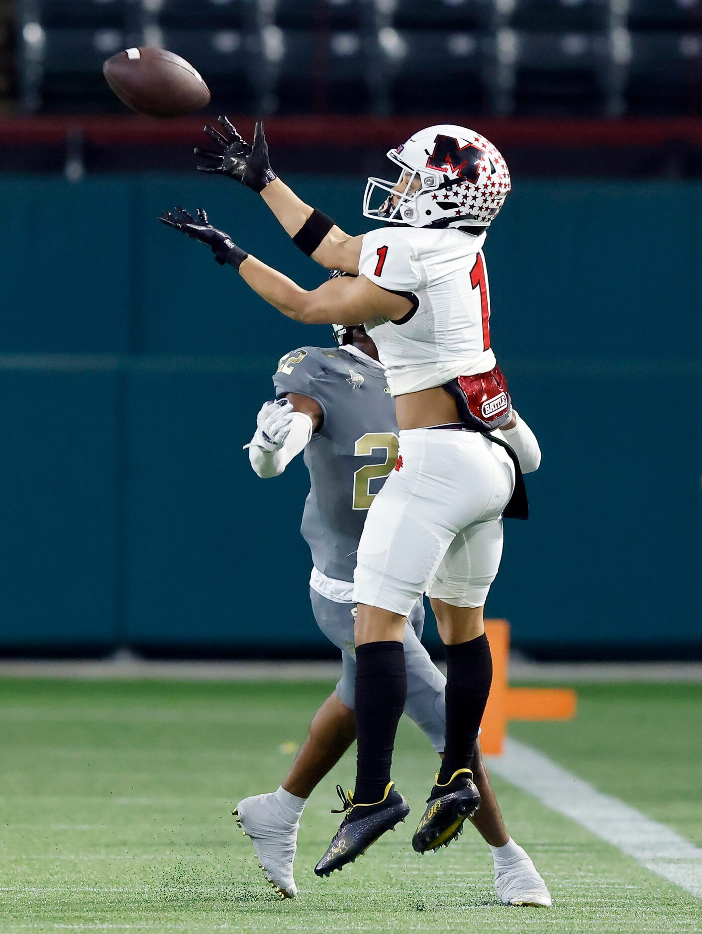 Melissa wide receiver Jayvon Smith (1) goes up for a first half completion over South Oak...