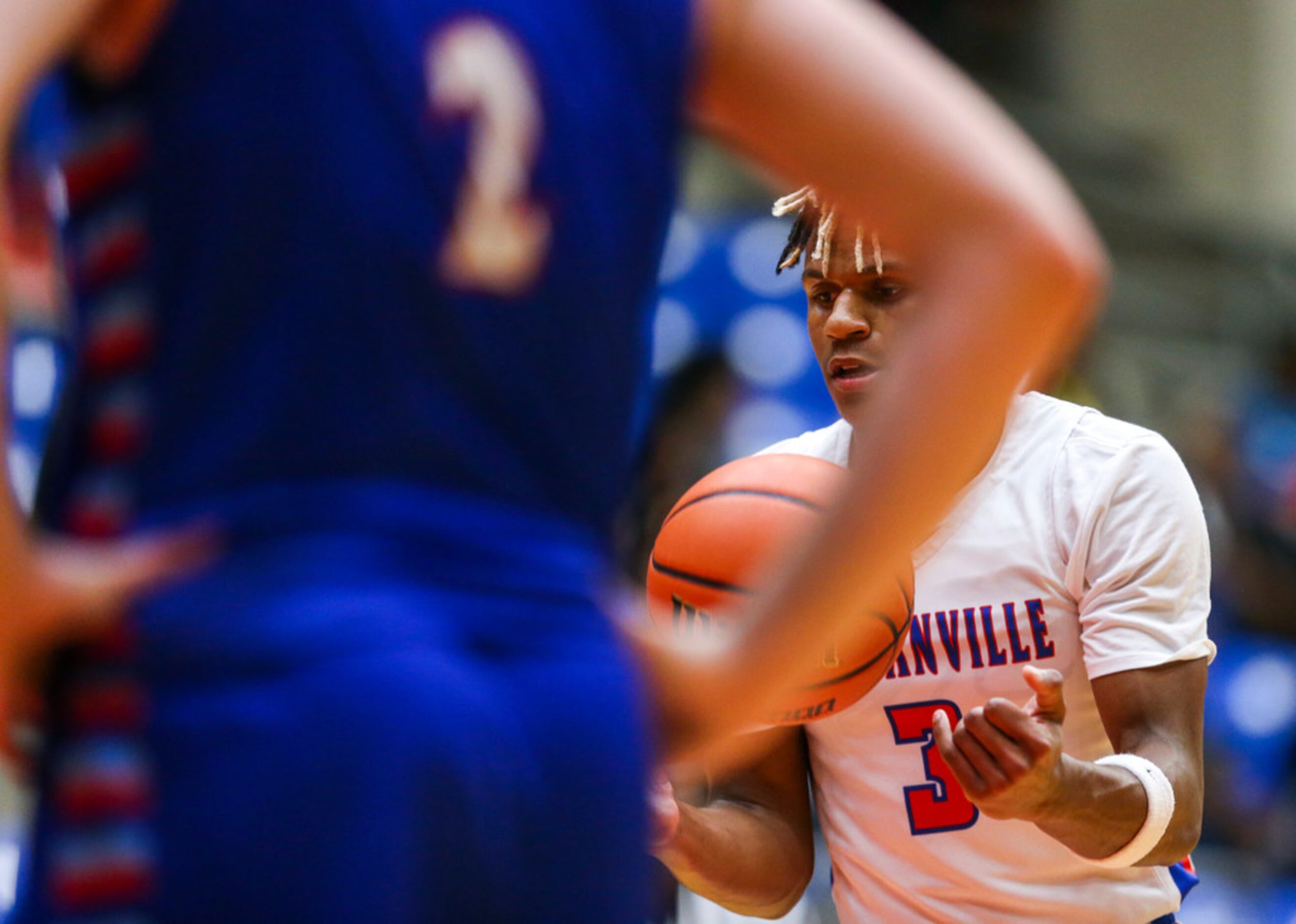 Duncanville guard Jahmius Ramsey (3) gets ready to attempt a free-throw during a high school...