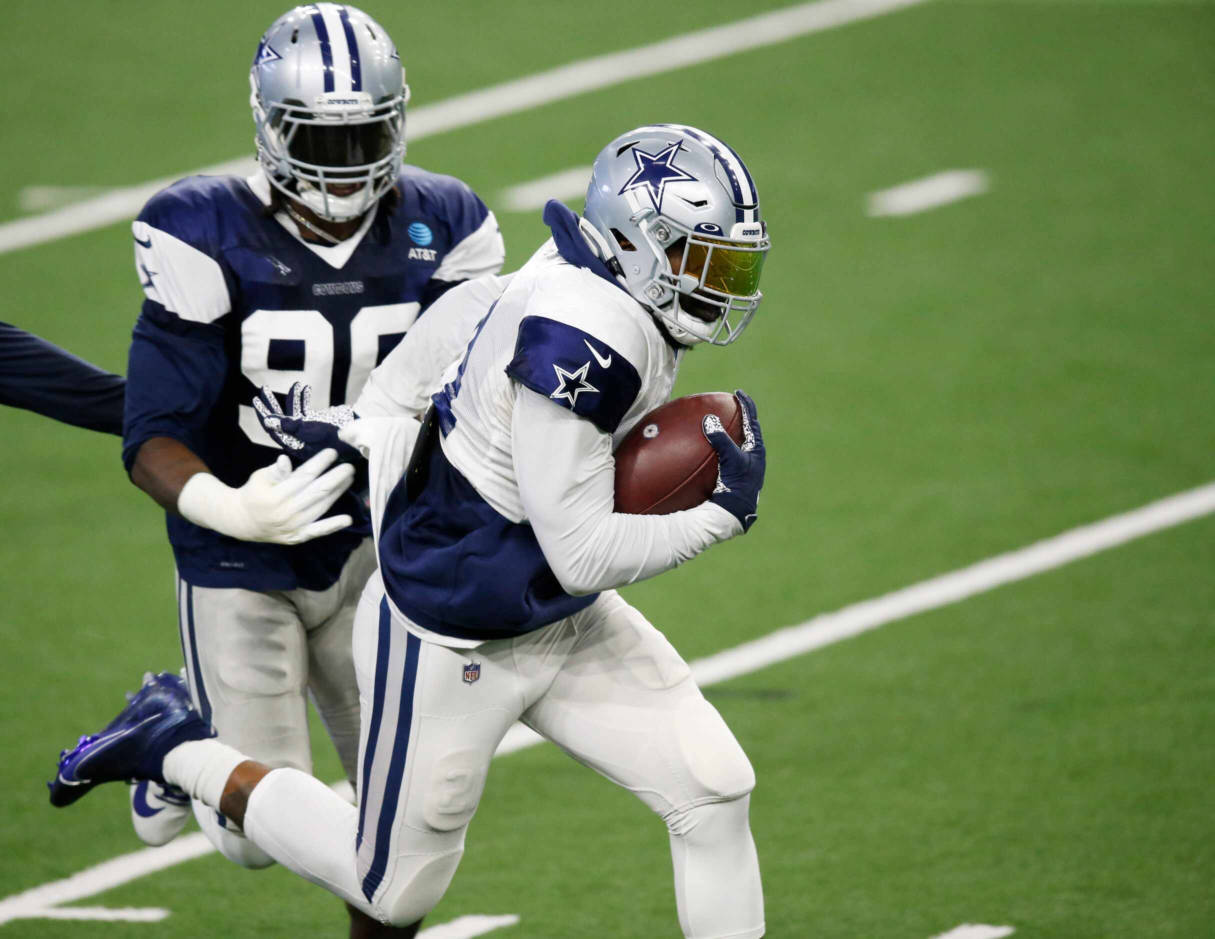 Dallas Cowboys running back Ezekiel Elliott (21) runs up the field as Dallas Cowboys...