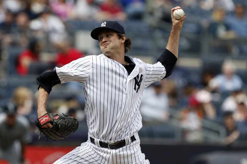 May 14, 2016; Bronx, NY, USA;   New York Yankees relief pitcher Andrew Miller (48) delivers...