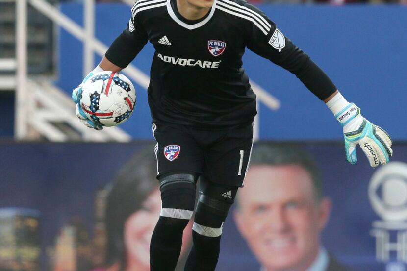 FC Dallas goalkeeper Jesse Gonzalez rolls the ball to a teammate during the first half of an...
