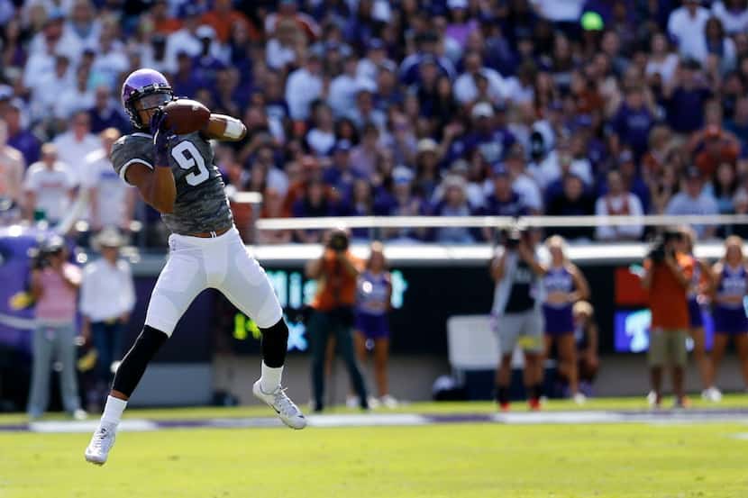 TCU Horned Frogs wide receiver Josh Doctson (9) makes a catch during the first quarter of...