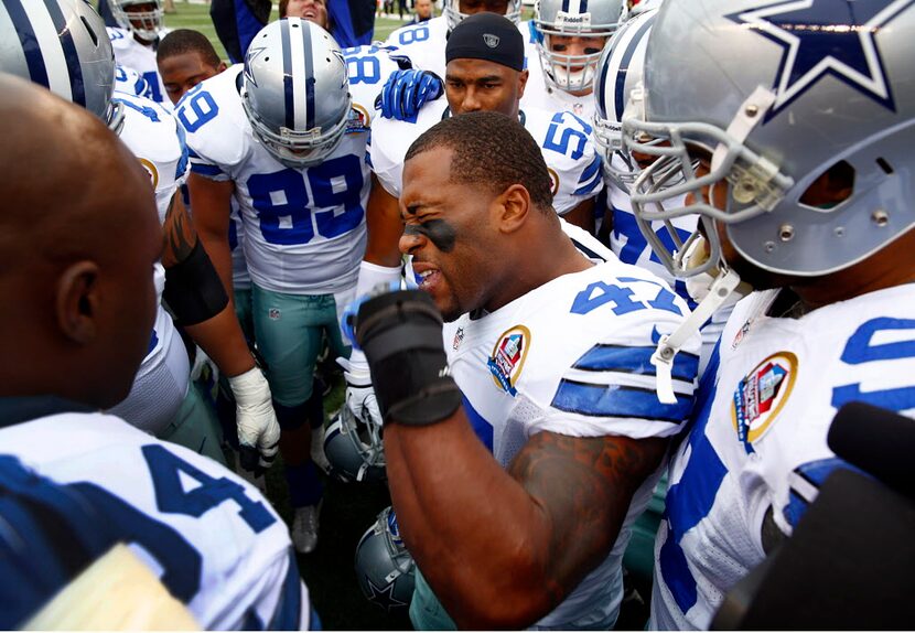 Dallas Cowboys fullback Lawrence Vickers (47) gives an impassioned speech to his teammates...