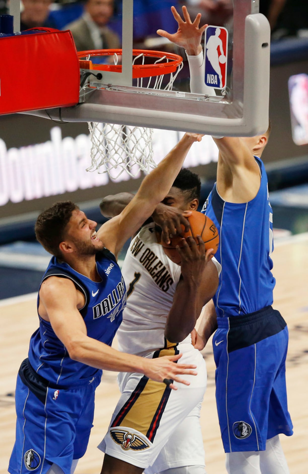 New Orleans Pelicans forward Zion Williamson (1) is is fouled as he goes up against Dallas...